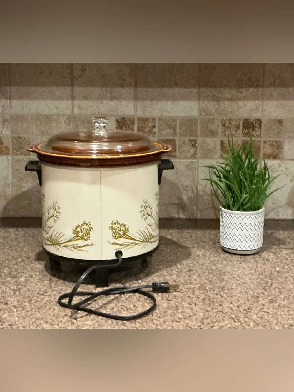 Vintage 70’s Crock Watcher By Hamilton Beach 4 Quart *See Comments about lid